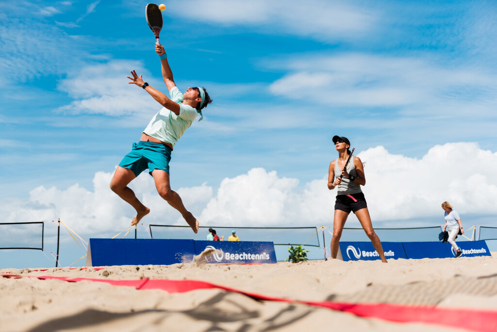 Genieten van de lach en het hoge niveau in eerste weekeinde NK Beachtennis