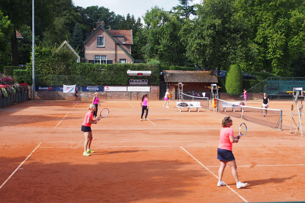 Meer wedstrijdtennis- en padel in 2024, vooruitzichten 2025 gunstig 